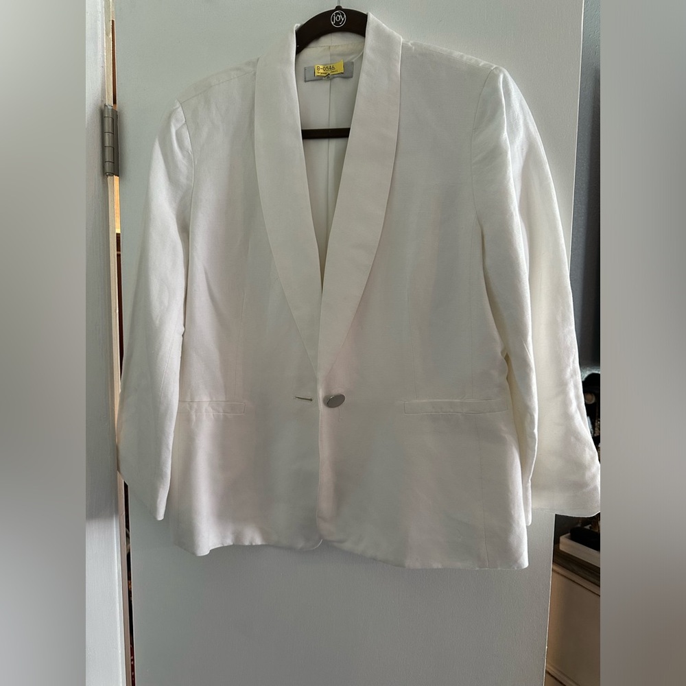 Women’s white blazer